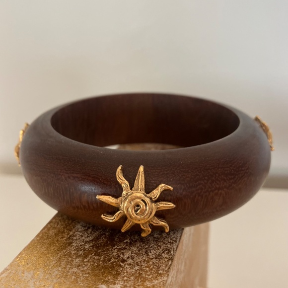 Rare R.J. Graziano CELESTIAL Mahagony Wood Style Bangle w Gold Plated SUN Motive - Picture 2 of 5